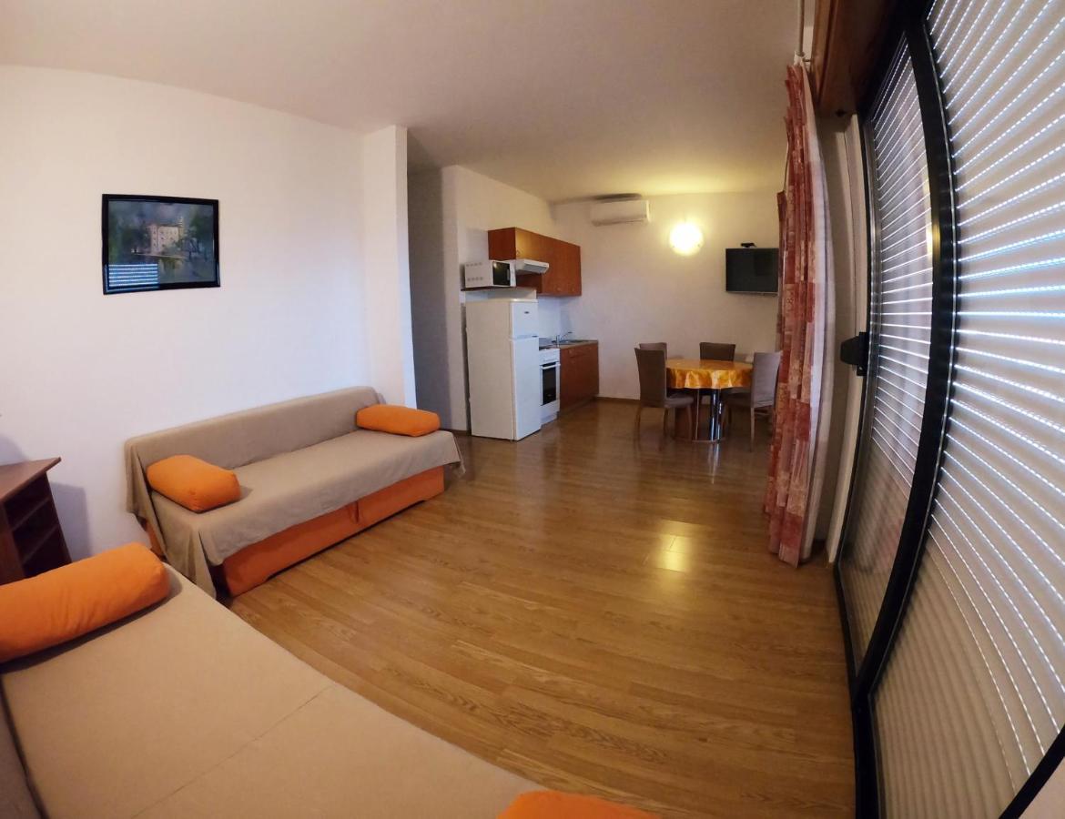 Apartments Adriatic 3 Селце Экстерьер фото